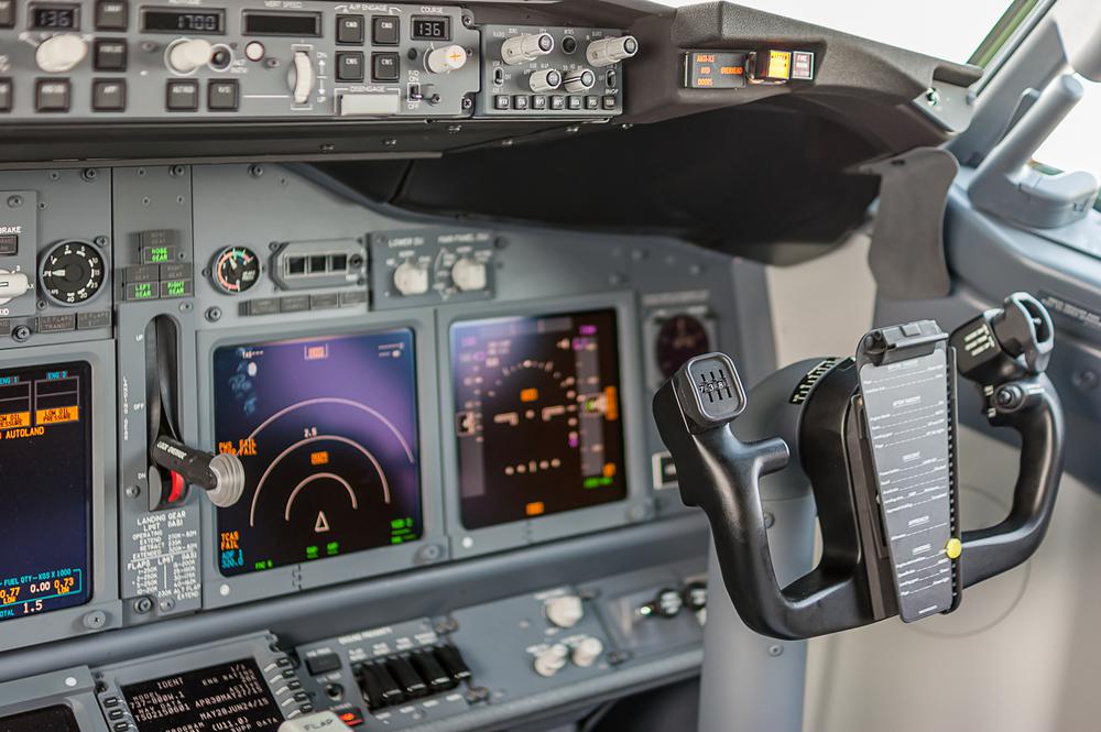A sztár 68 évesen lett Boeing 737-es pilóta