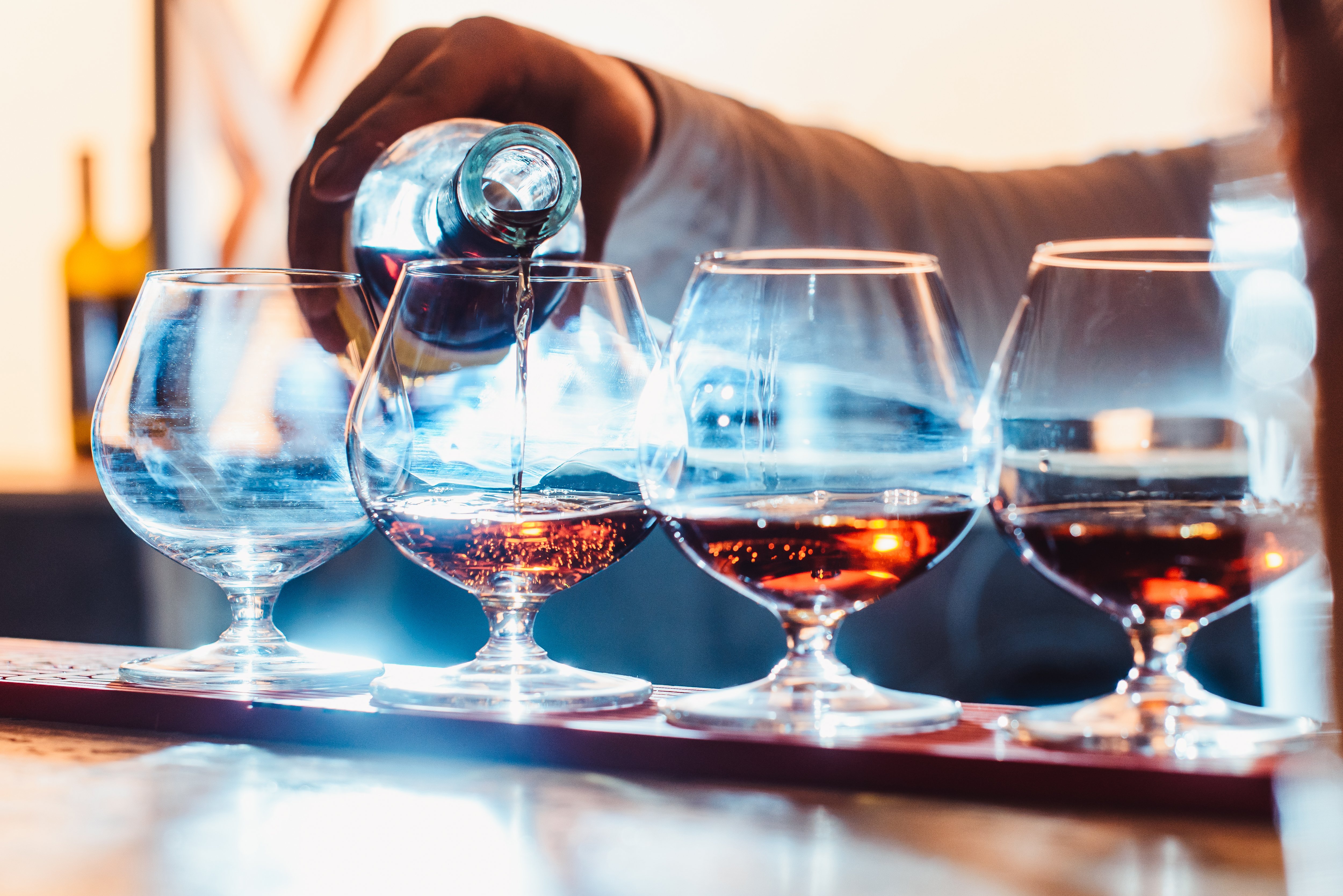 Rebellis francia konyakkészítő remekműveit kóstolhatjuk 120 méterrel a Duna fölött