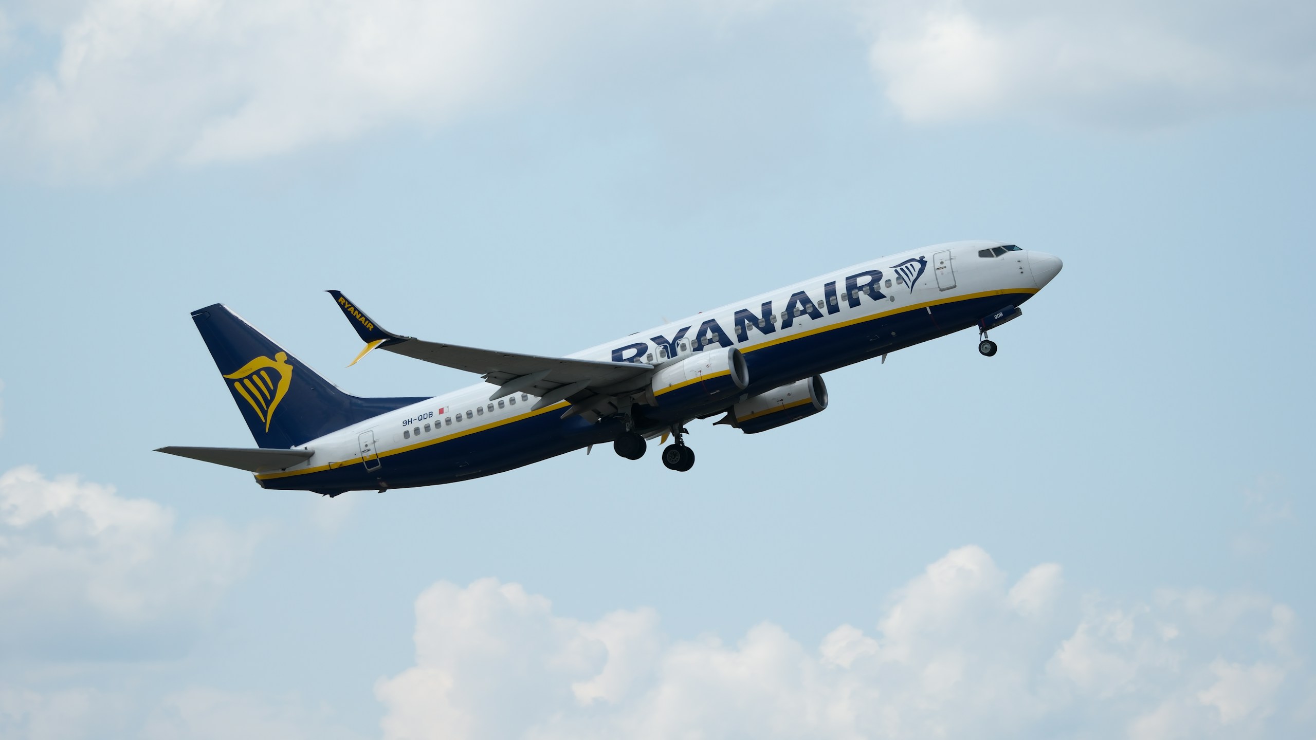 A Ryanair figyelmeztet: akár 176%-kal is többet fizethetsz, ha így foglalsz repülőjegyet
