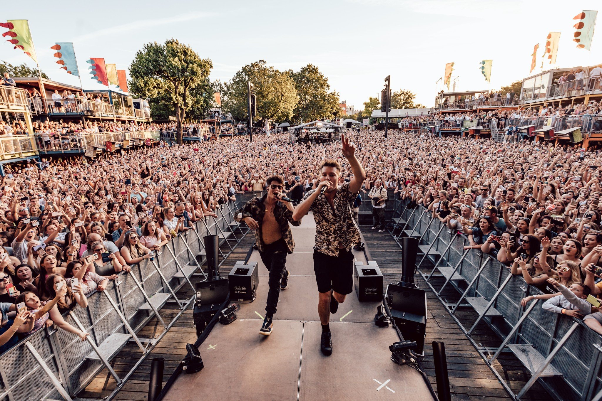 Koncert a Strandon – Mi köti a Valmart a Balatonhoz?