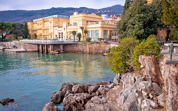 xbrchx, Shutterstock