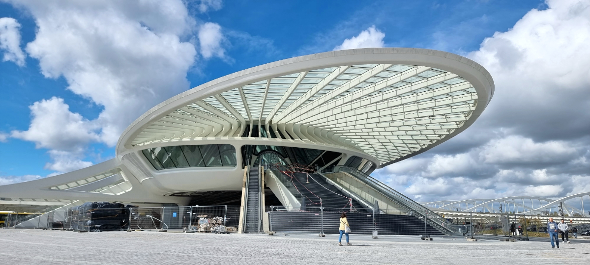 20 évet kellett rá várni, de elkészült Európa futurisztikus vasútállomása