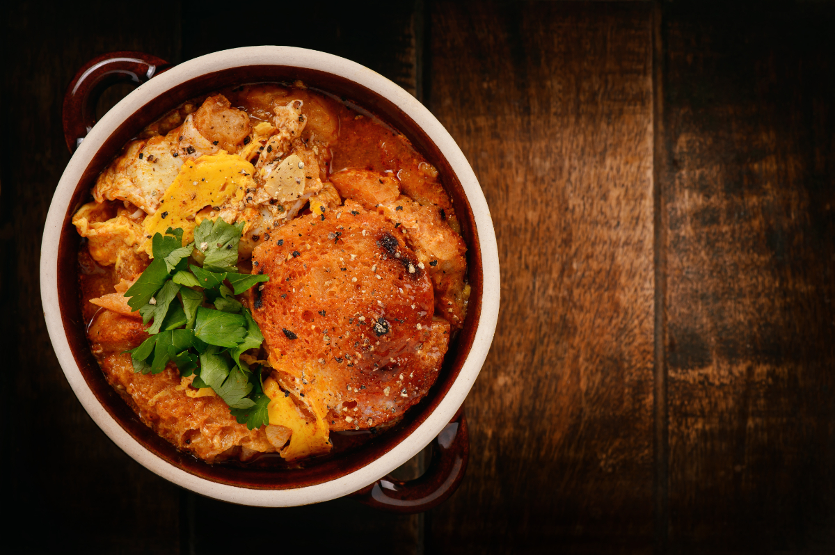 Melengető fokhagymaleves Spanyolországból: így készül a sopa de ajo