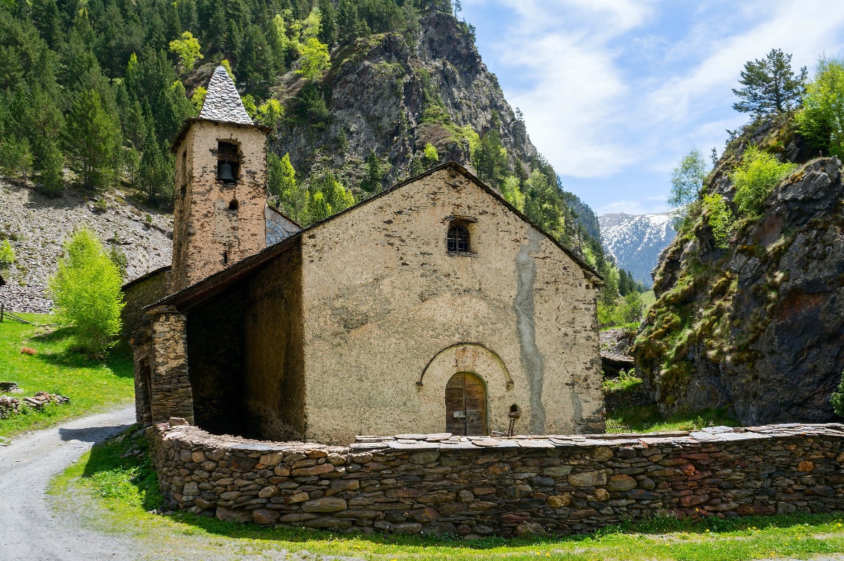 A Pireneusok elátkozott falva, ahol a sötét múlt ma is furcsa szokásokat szül