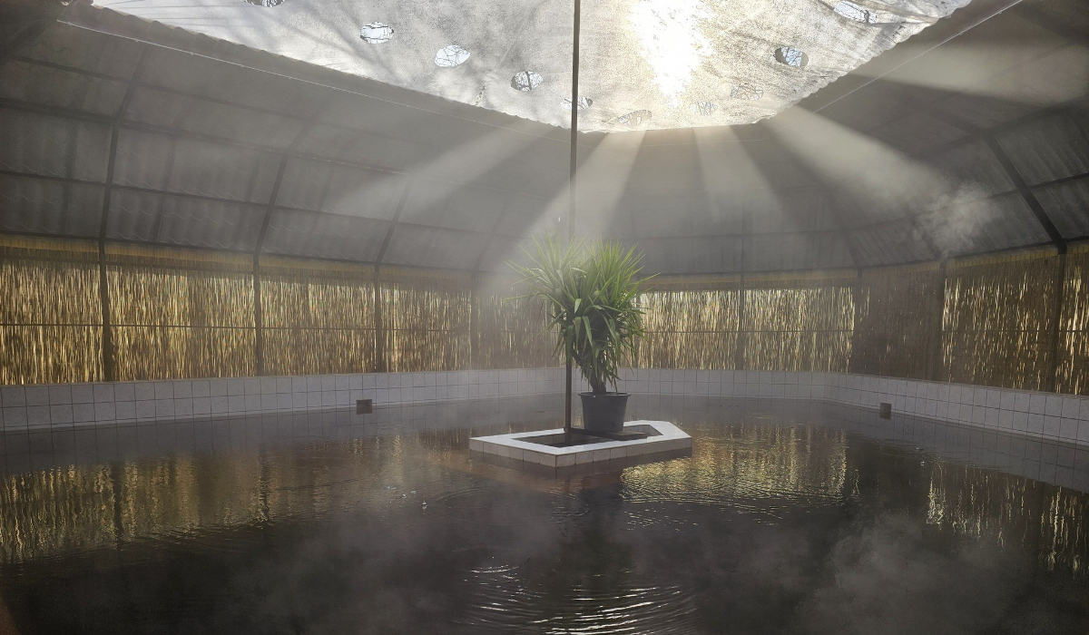 999 forintos belépővel nyitott újra a borostyánsárga gyógyvizéről ismert termálfürdő