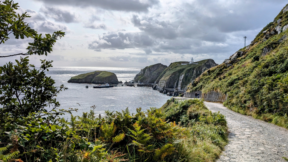 Az eldugott kalózsziget, ahol nincsenek autók és a kocsmából kitiltották a telefont