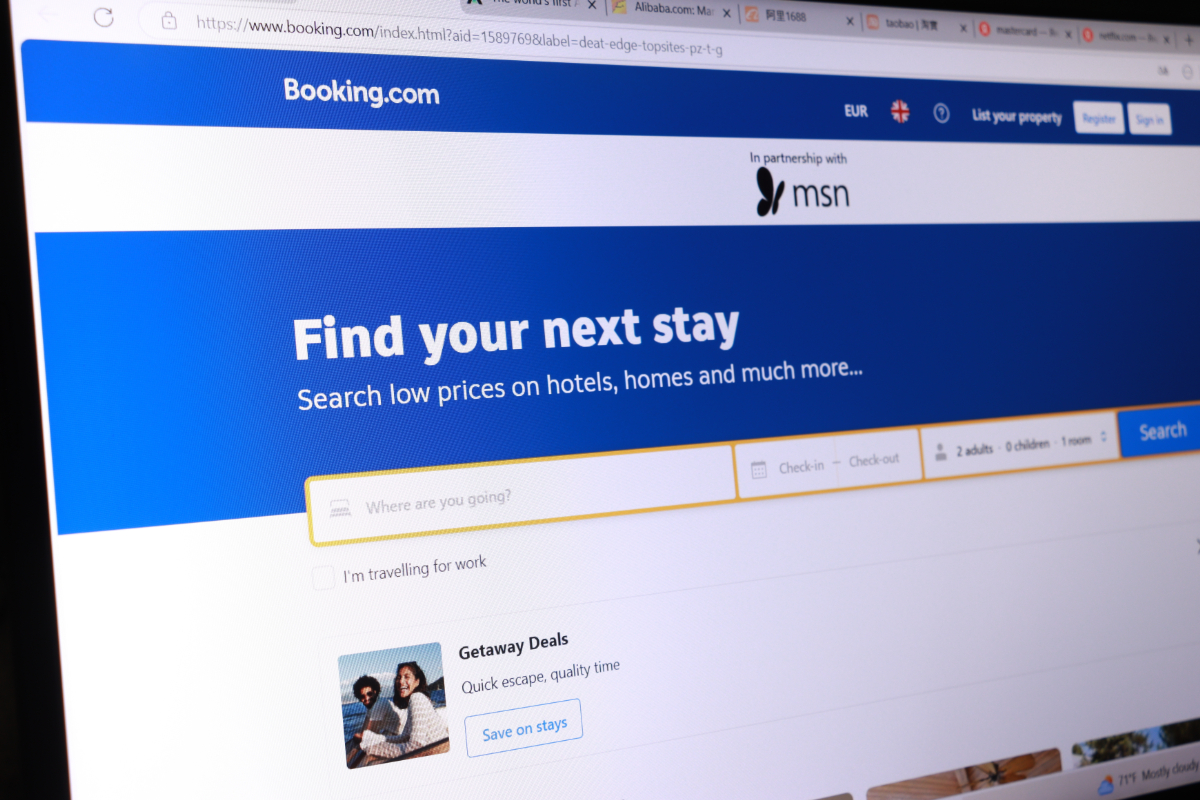 Repülőjegy- és szállásfoglalás: mikor melyik út a praktikusabb?