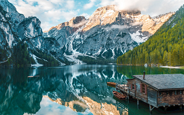 AlexWaltner, Shutterstock