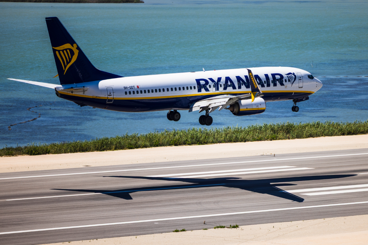 12 görög útvonalat töröl, két repülőtéren pedig szünetelteti járatait a Ryanair