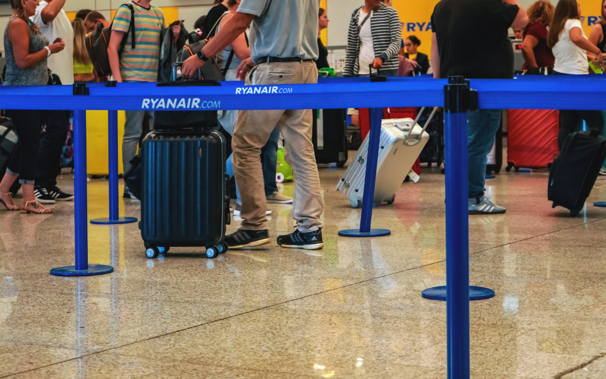 Tovább emelheti a „fejpénzt” a Ryanair a túl nagy kézipoggyászok után