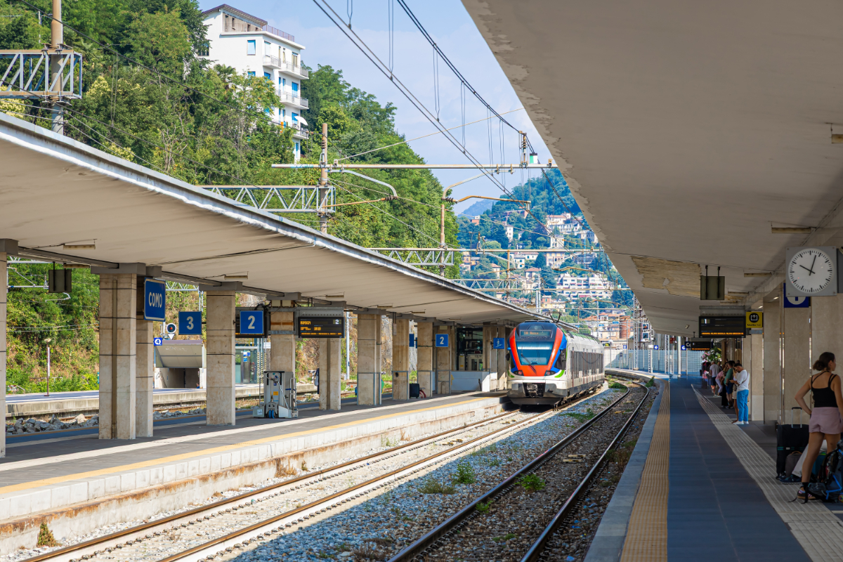 Az Amalfi-part kapujáig vezet Olaszország legkeresettebb panorámás vonatútja