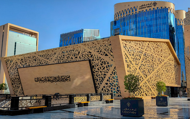 Asror Lucky Muhammad, Shutterstock