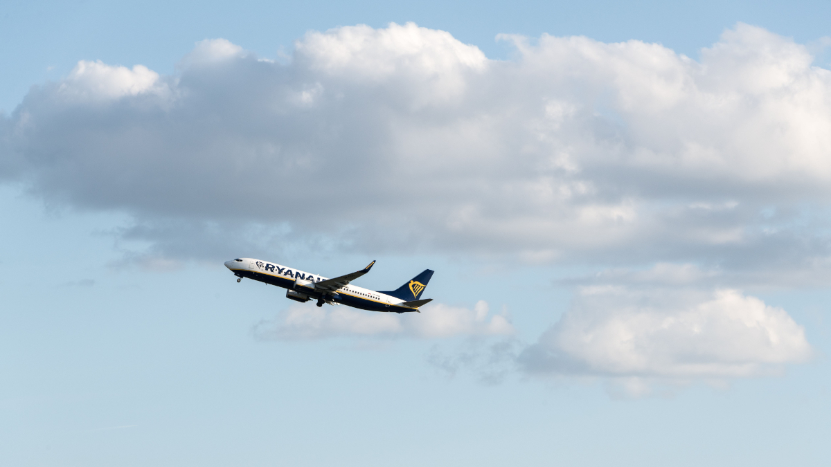 Több száz pilóta perelte be a Ryanairt