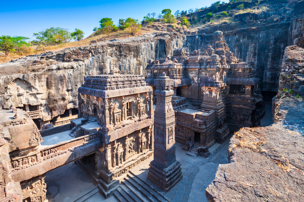 Egyetlen sziklából faragták ki India leglenyűgözőbb templomát