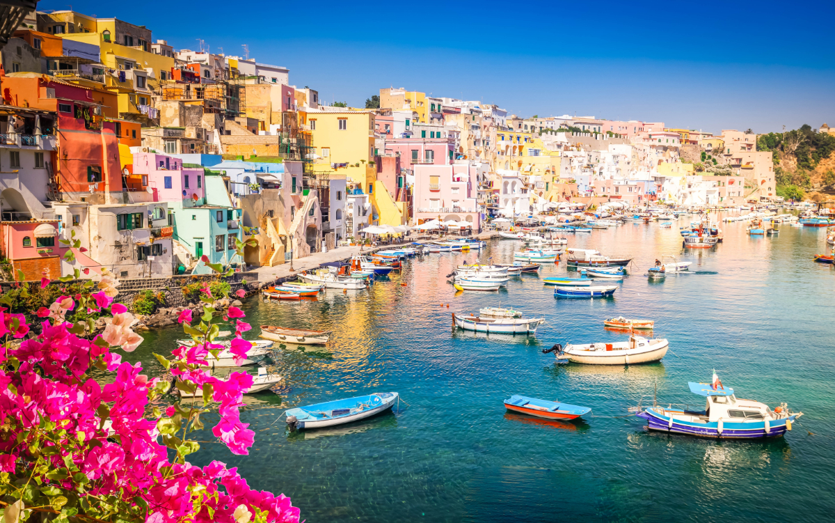 Az Amalfi-part nyugodtabb alternatívája ez a Nápolyhoz közeli olasz sziget