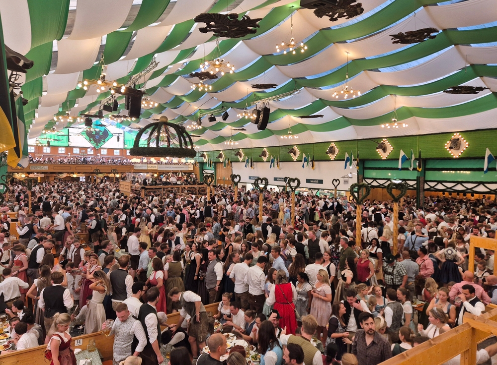 Dráguló sörrel és több újdonsággal indul a 2026-os Oktoberfest