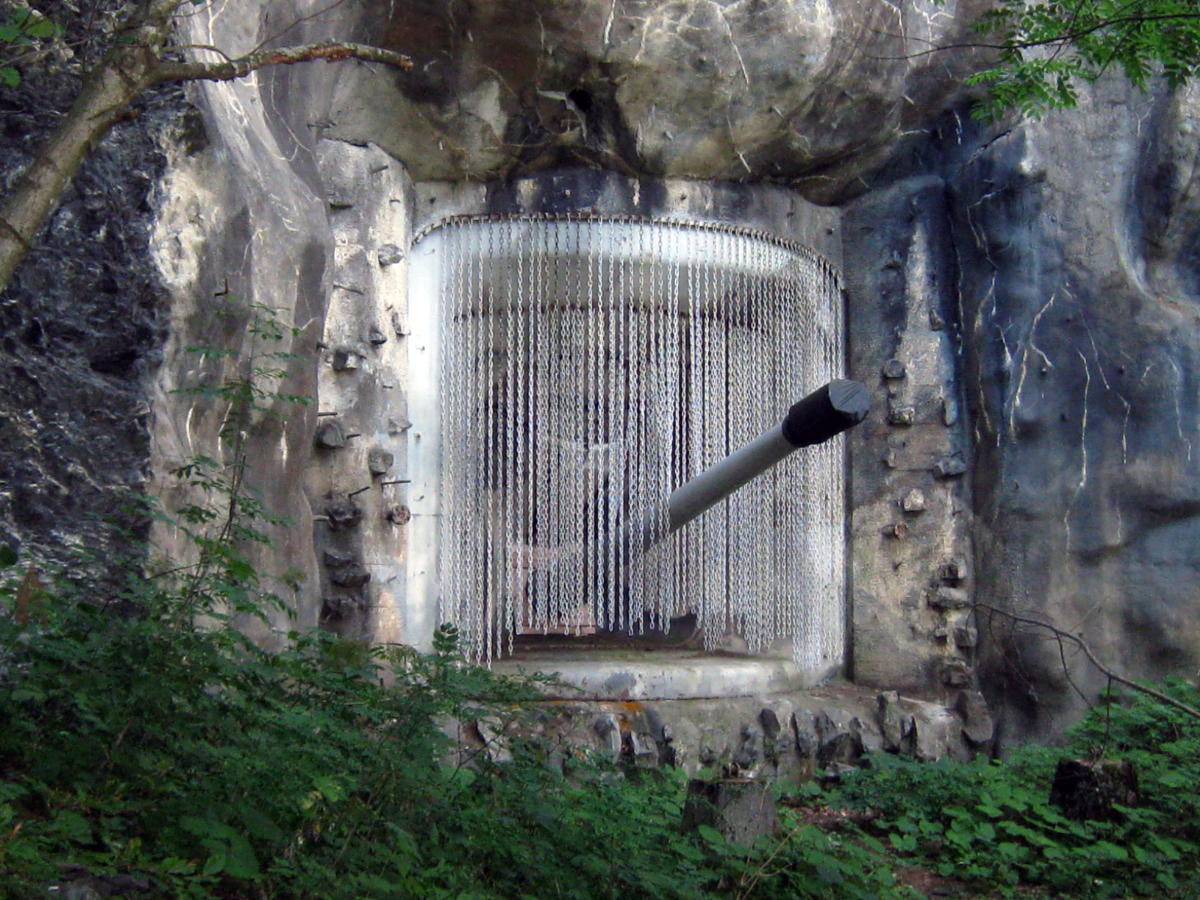 Rózsaszín villa, tyúkól, borospince: 6 svájci bunker, amit szinte lehetetlen kiszúrni
