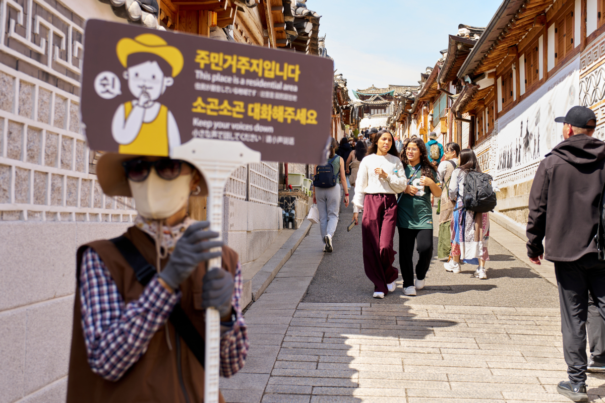 Már „csendőrök” hallgattatják el a hangoskodó turistákat ebben a híres városrészben