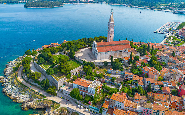 Tomasz Guzowski, Shutterstock